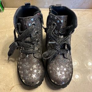 Kids boots, size 9